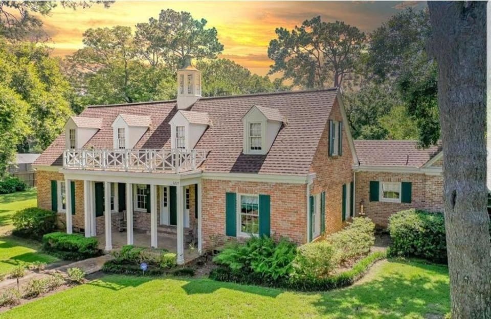 Residence at Creekside Estate House in Bay City