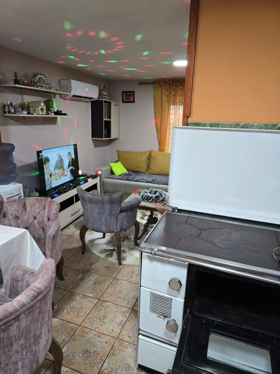 Communal lounge/ TV room, TV and multimedia, Seating area