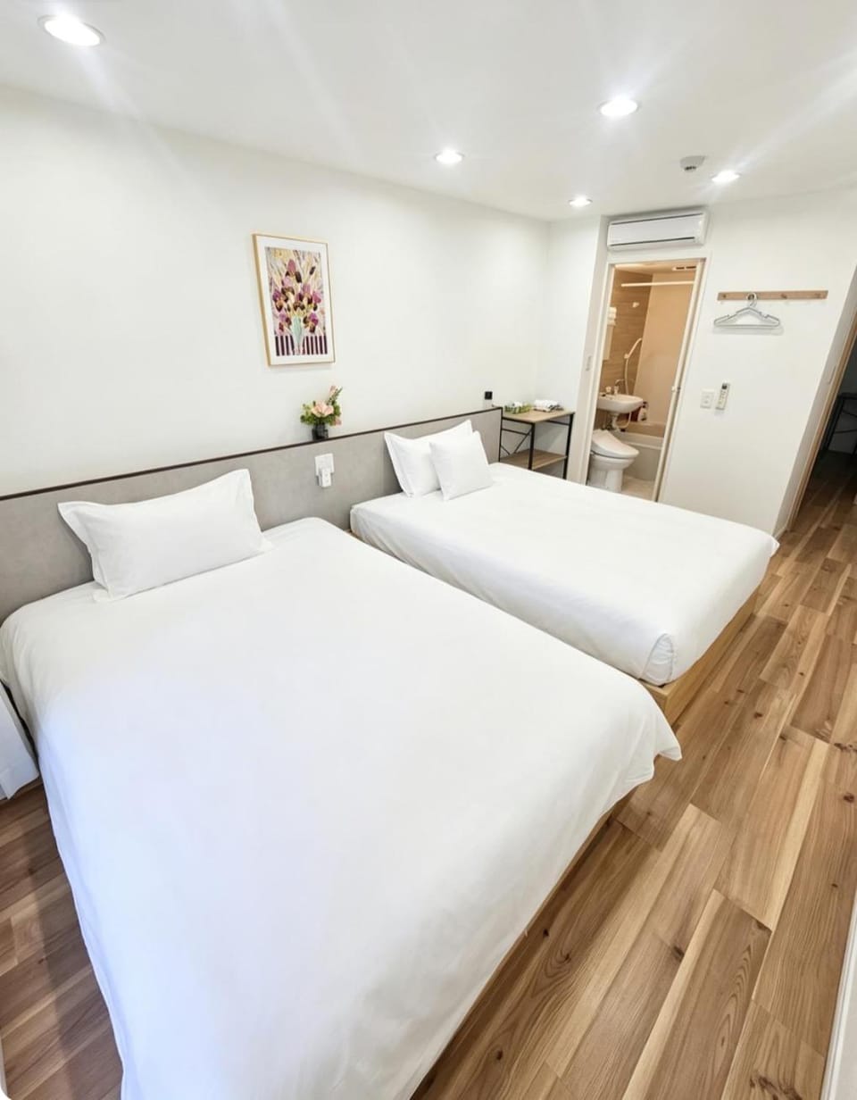浅草花日美居 Asakusa Hanabi 303 Twin Bedroom 4 min walk to Senso-ji Temple Direct access to Narita Haneda Airport Host's listings are all at the same address Apartment in Japan