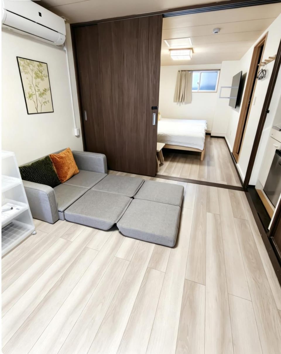 浅草小胎楼 Asakusa Hanahi, Small Tire, 1st Floor, 4-Minute Walk to Asakusa Temple, Direct Subway Access to Narita and Haneda Airports, Private Room Apartment in Japan