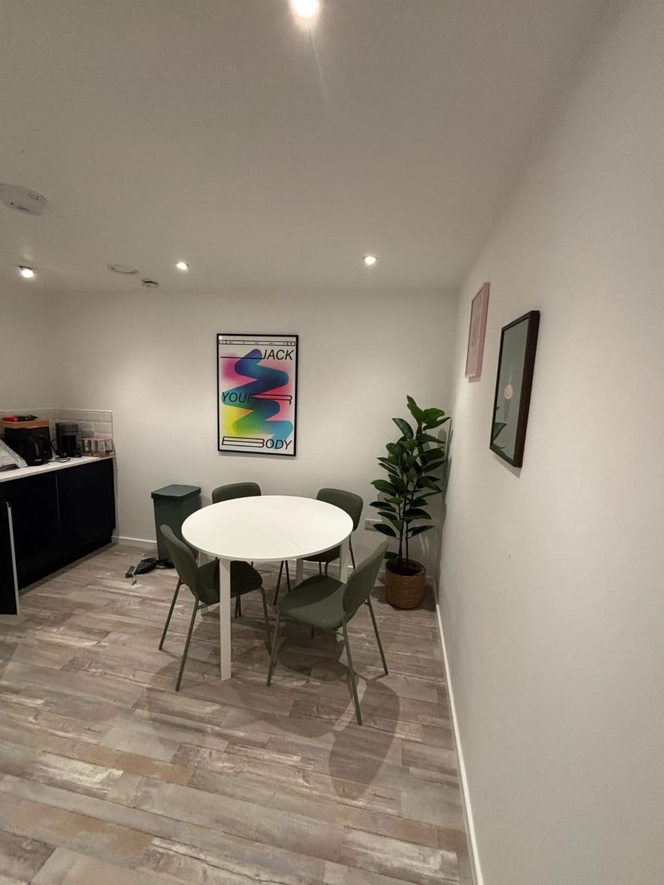 Seating area, Dining area