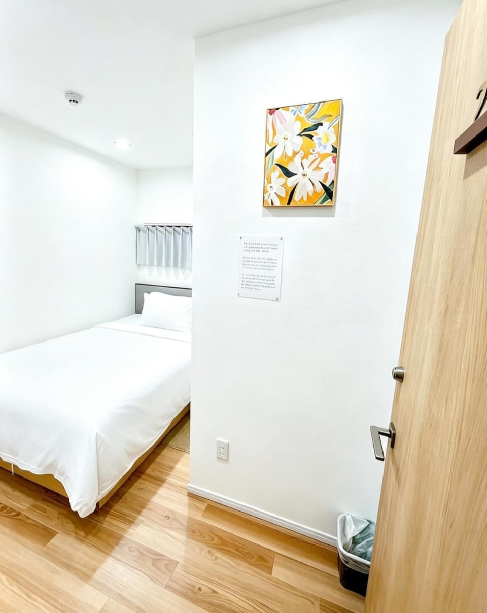 浅草花日美居 Asakusa Hanahi 201 Queen Bed Room, 4 min walk to Asakusa Temple, direct subway access to Narita and Haneda Airport Apartment in Japan