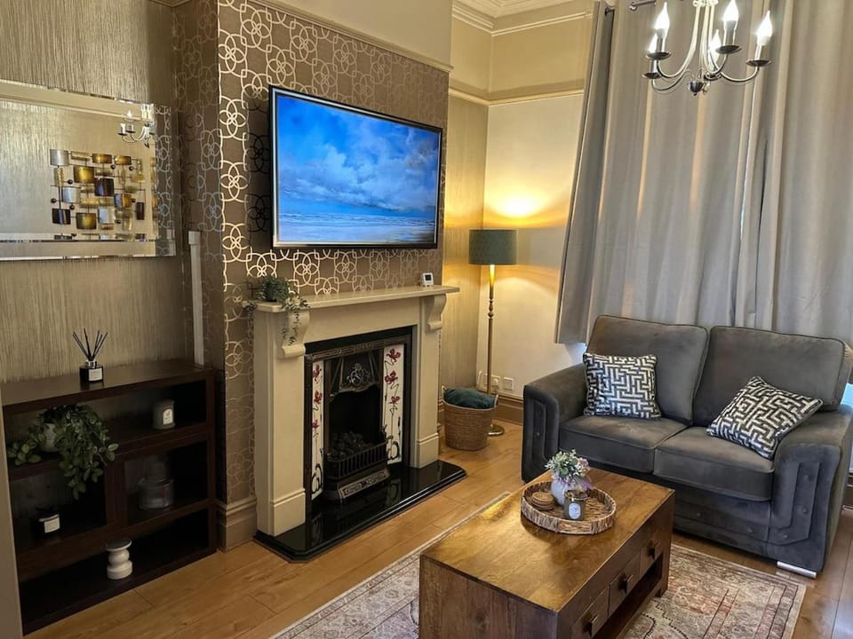 Communal lounge/ TV room, TV and multimedia, Living room, Seating area