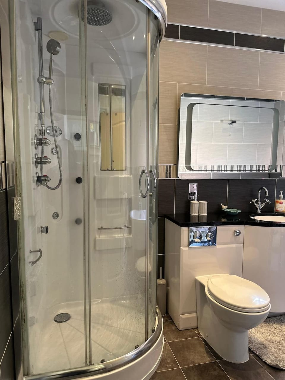 Shower, Toilet