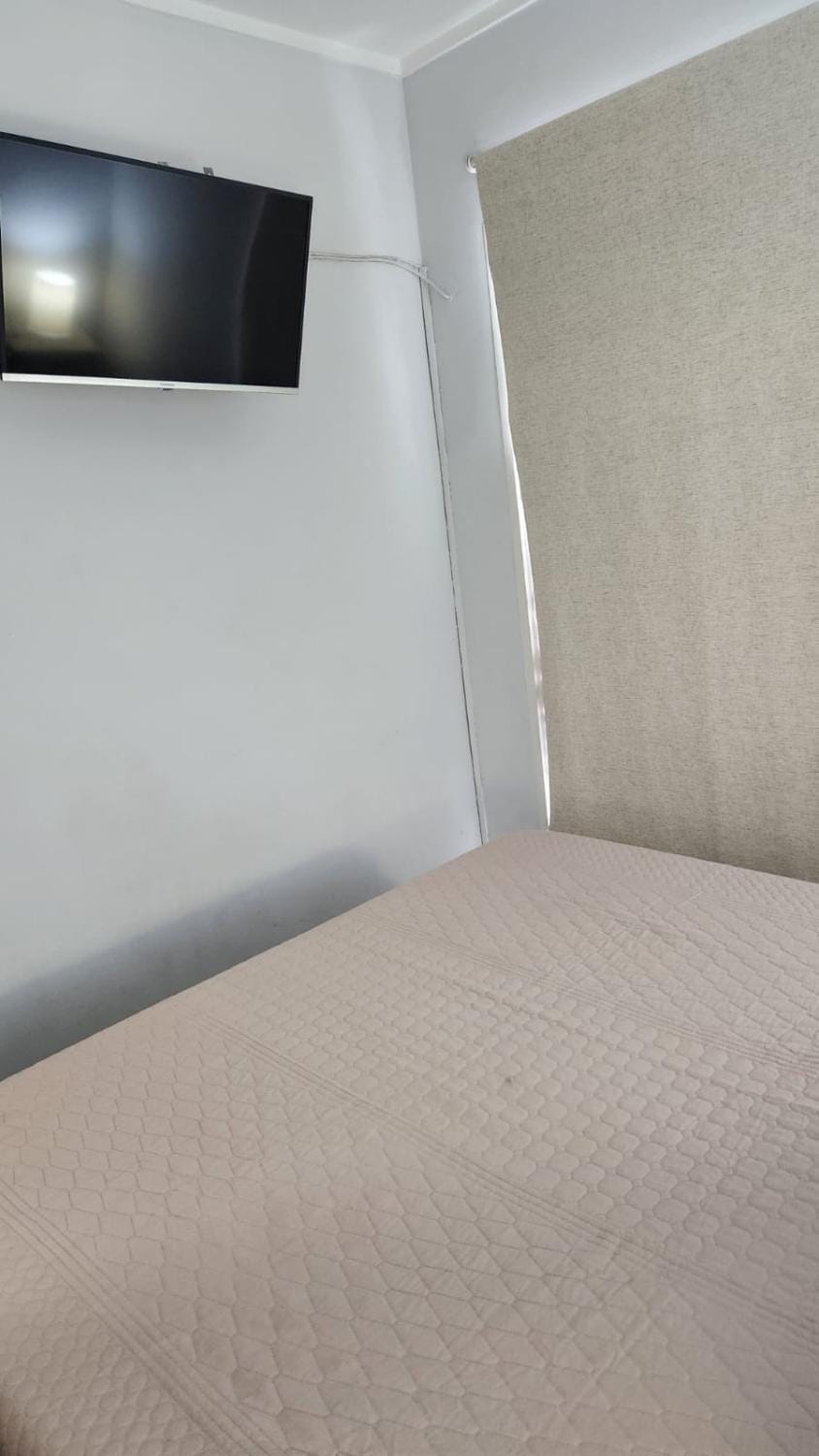 Bed, TV and multimedia, Bedroom