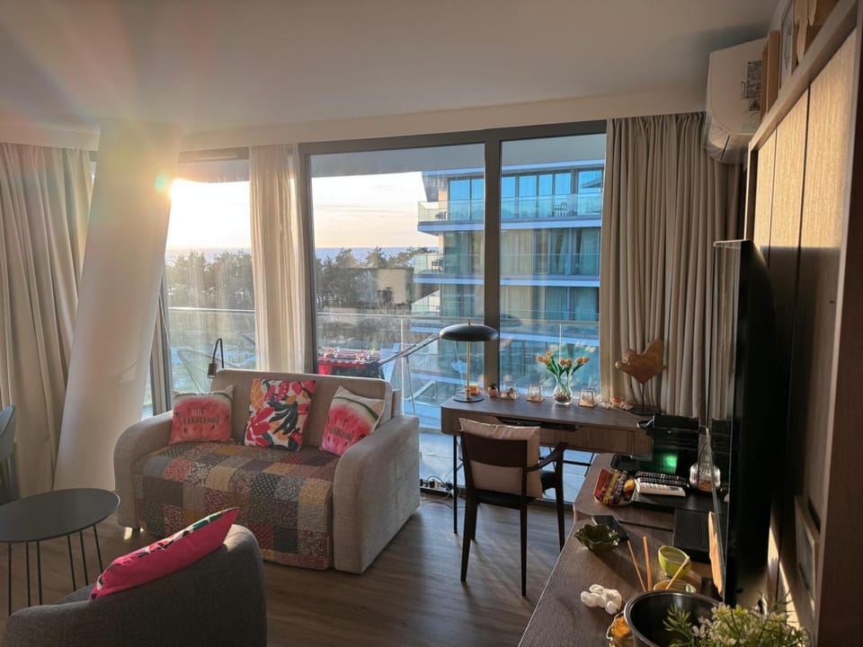 TV and multimedia, View (from property/room), Living room, Seating area, Dining area, Evening entertainment