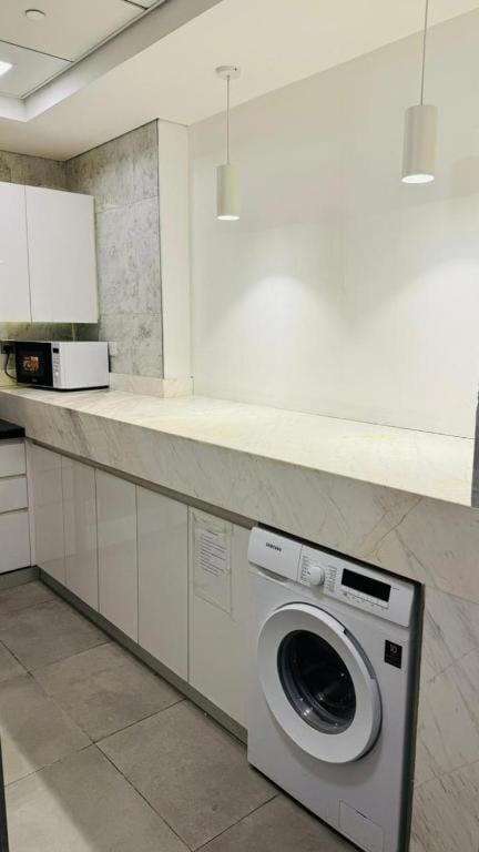 Kitchen or kitchenette, dishwasher