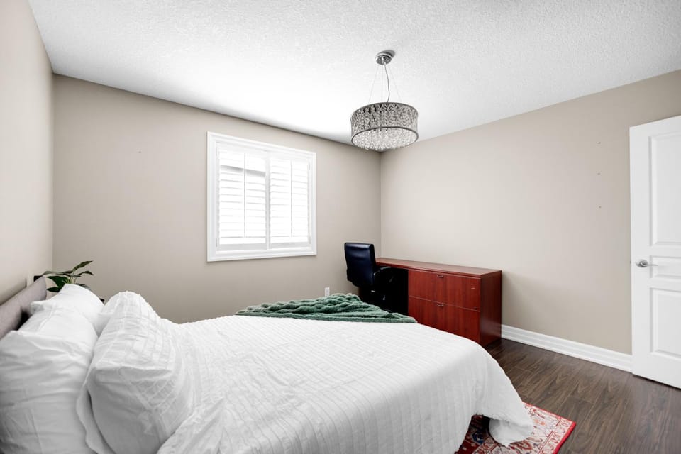 Bed, Photo of the whole room, Seating area, Bedroom, wardrobe