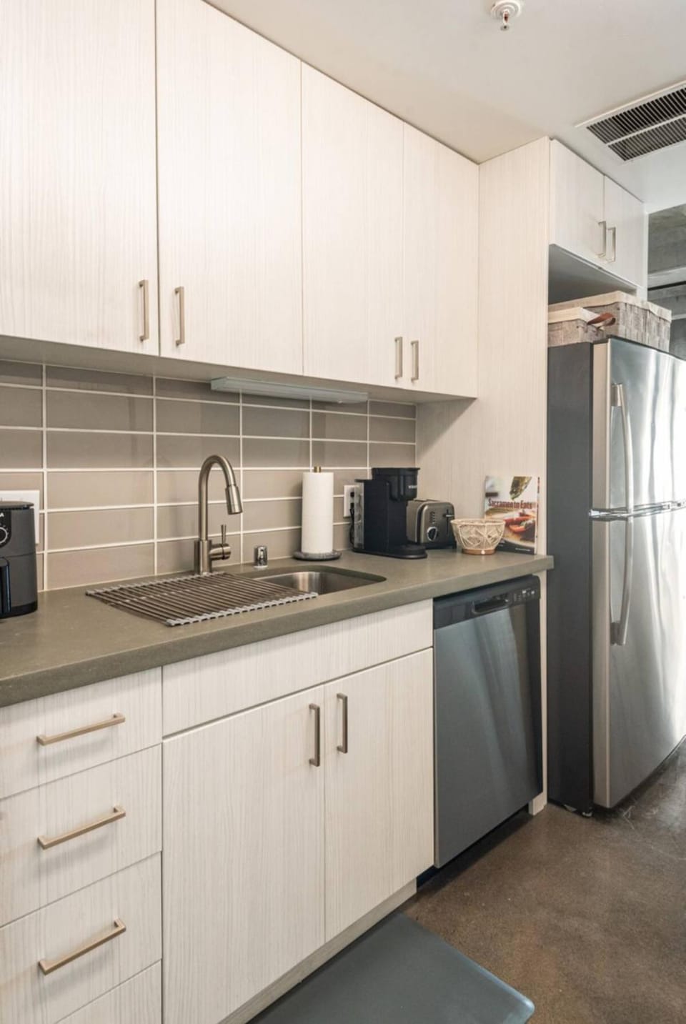Casa Industiral Apartment in Sacramento