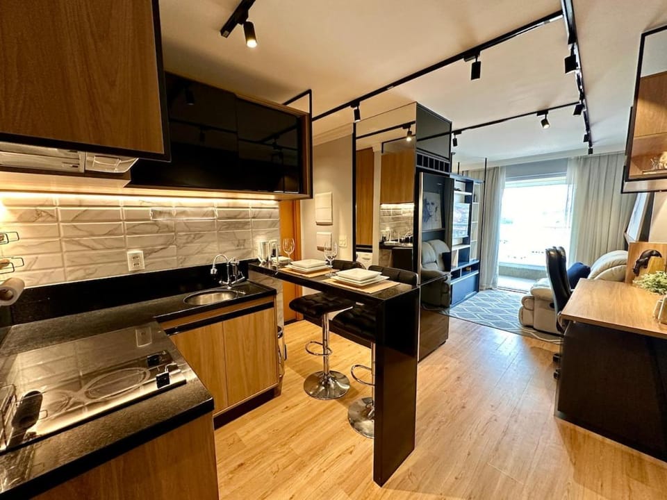 Kitchen or kitchenette, Dining area, stove