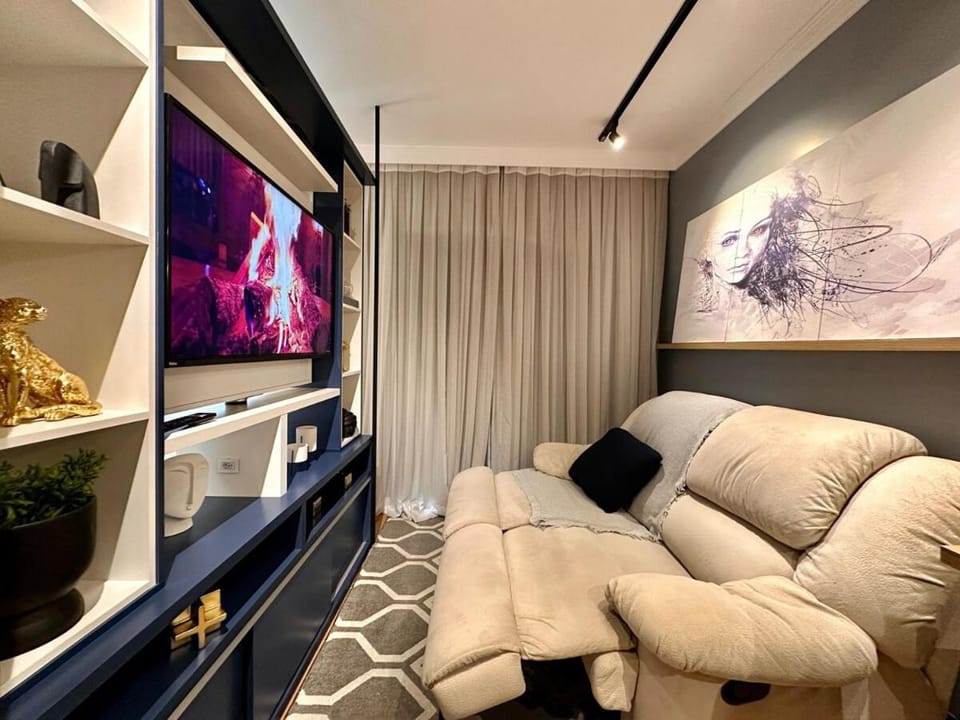 Communal lounge/ TV room, Living room, Seating area, Evening entertainment