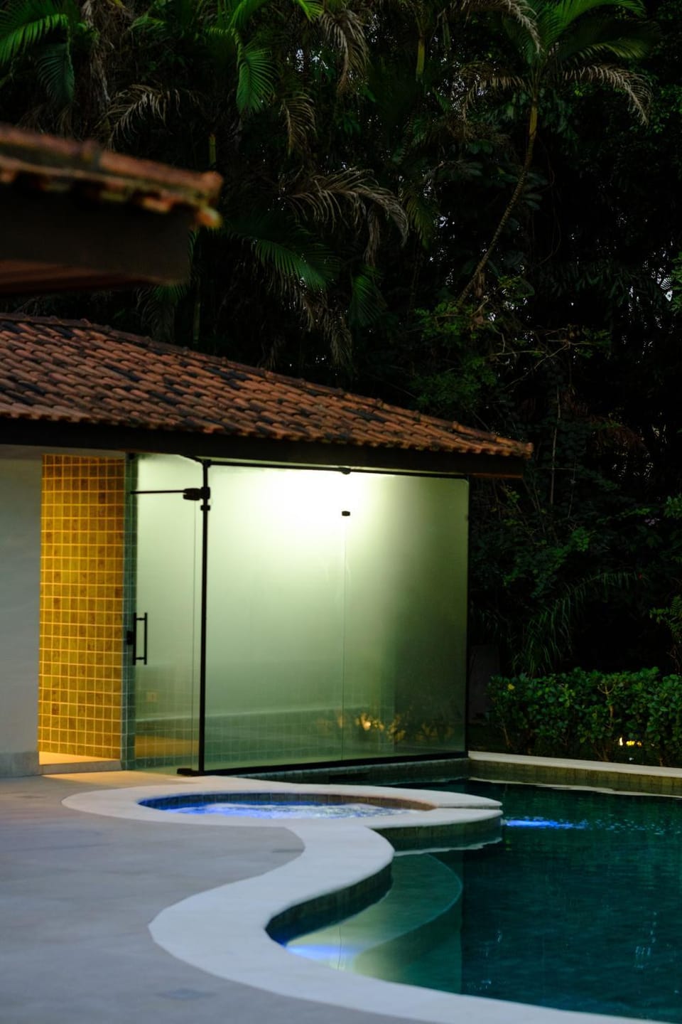 Hot Tub, Sauna, Steam room