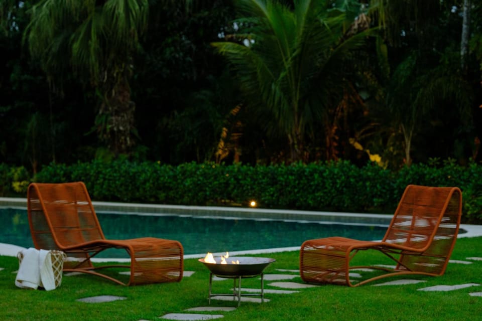 Garden, fireplace