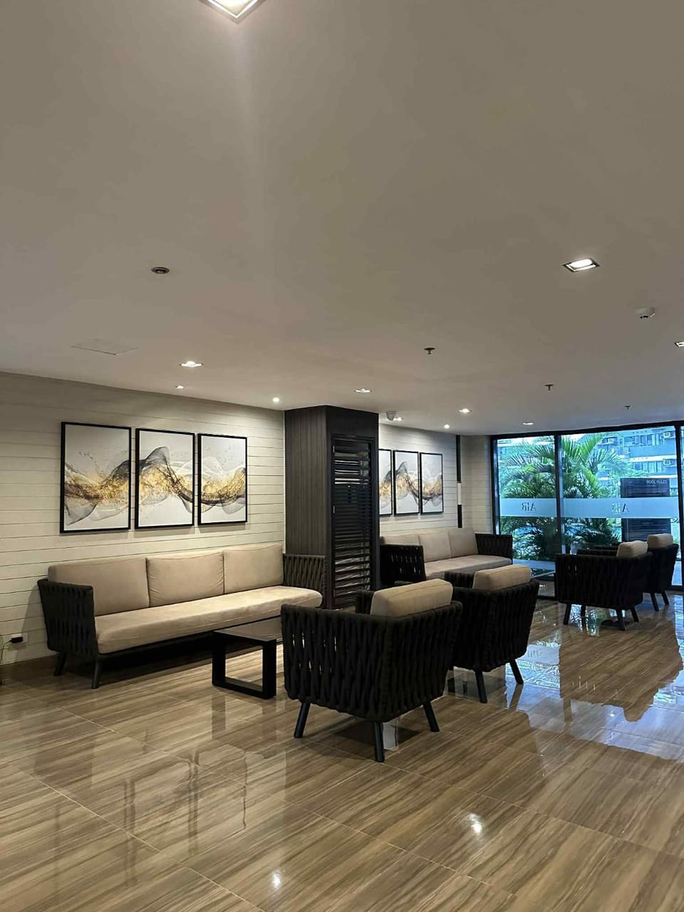 Communal lounge/ TV room