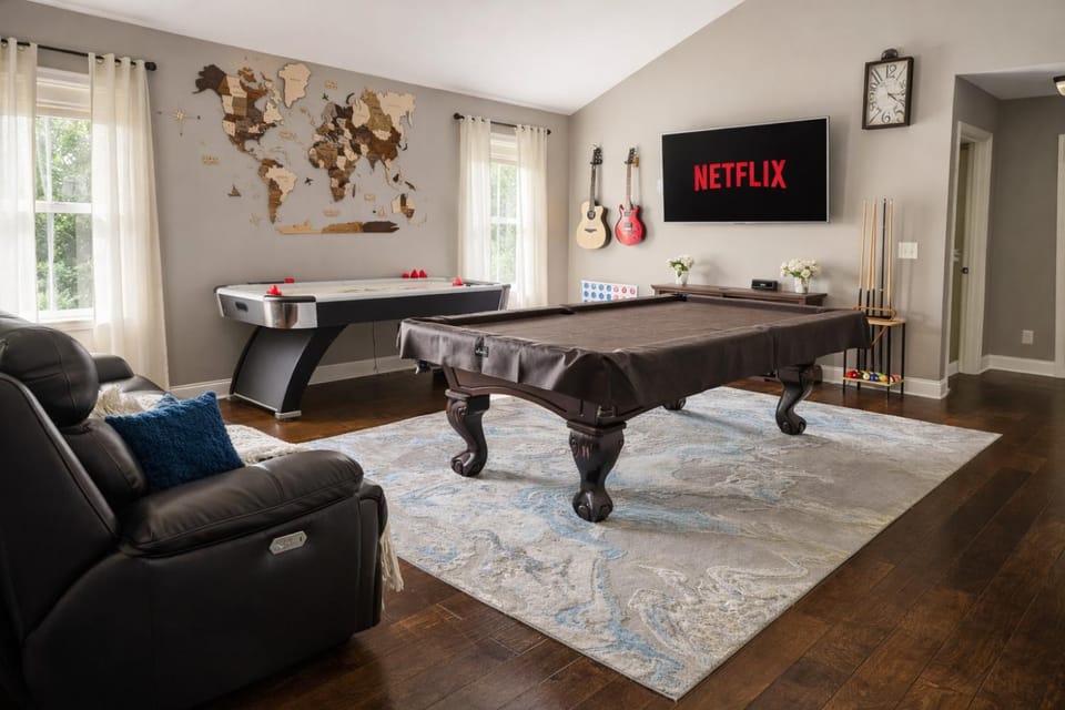 Billiard, Game Room, TV and multimedia, Seating area, Entertainment