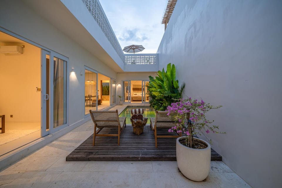 Villa Gajah - Tropical 2BR Escape Near Nyang Nyang Beach with Rooftop Villa in Bali
