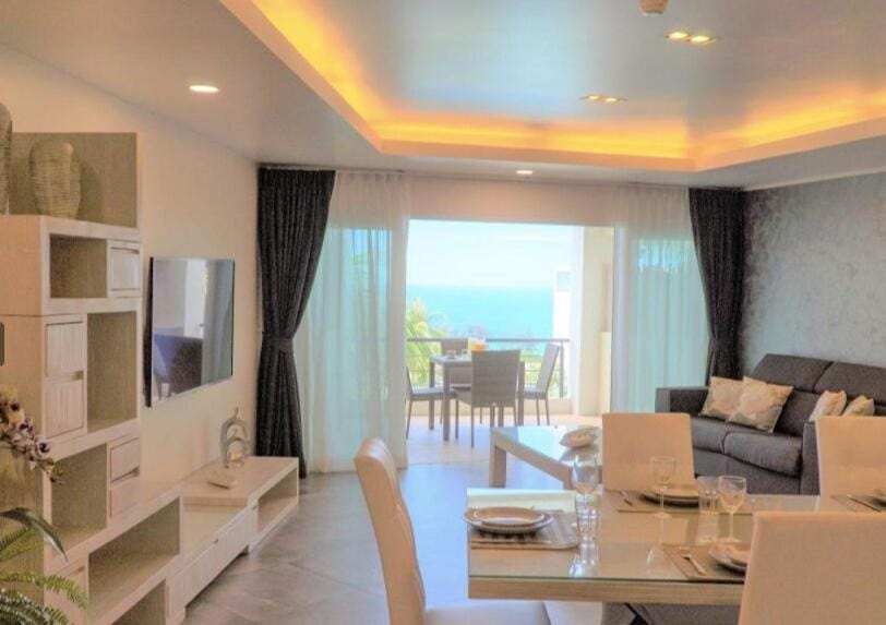 Karon beach Stylish large 2BR with Sea View Apartment in Phuket