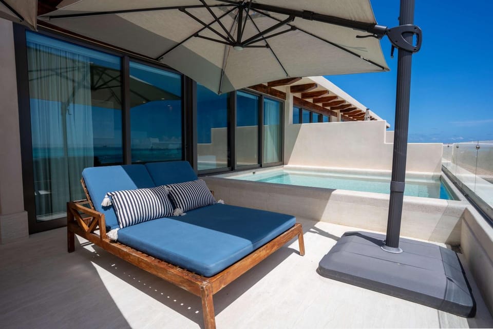 Beachfront Luxe Penthouse Studio in Isla Mujeres Apartment in Isla Mujeres