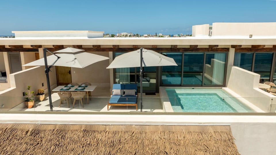 Beachfront Luxe Penthouse Studio in Isla Mujeres Apartment in Isla Mujeres