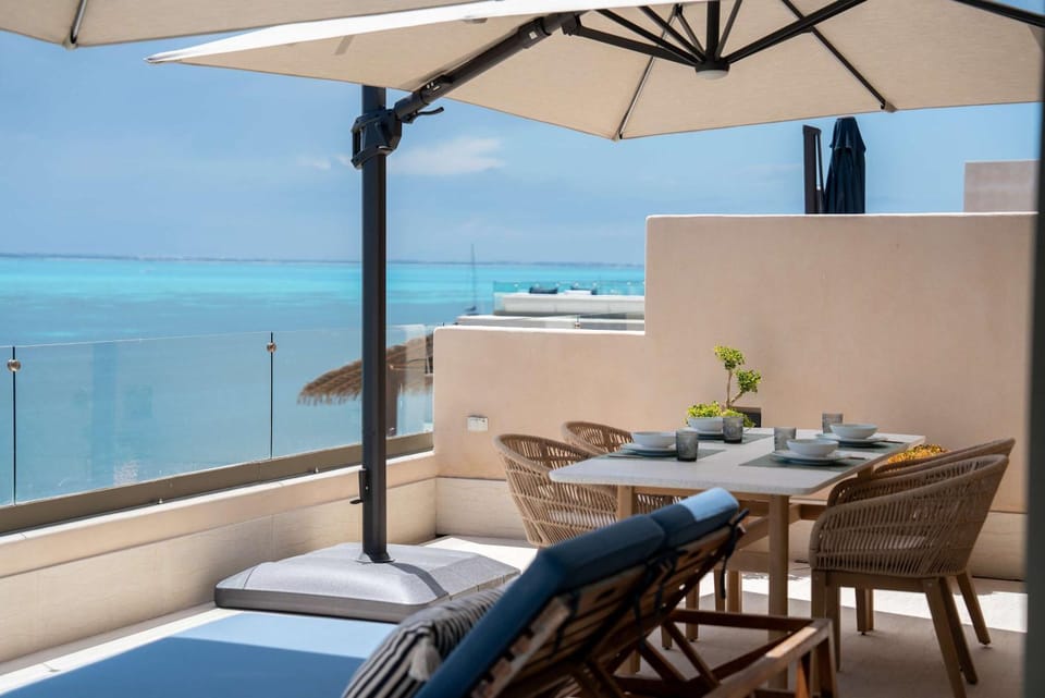 Beachfront Luxe Penthouse Studio in Isla Mujeres Apartment in Isla Mujeres