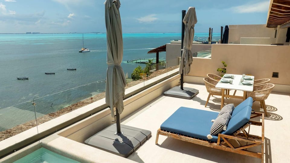 Modern Apt with Private Roof Garden & Pool Apartment in Isla Mujeres