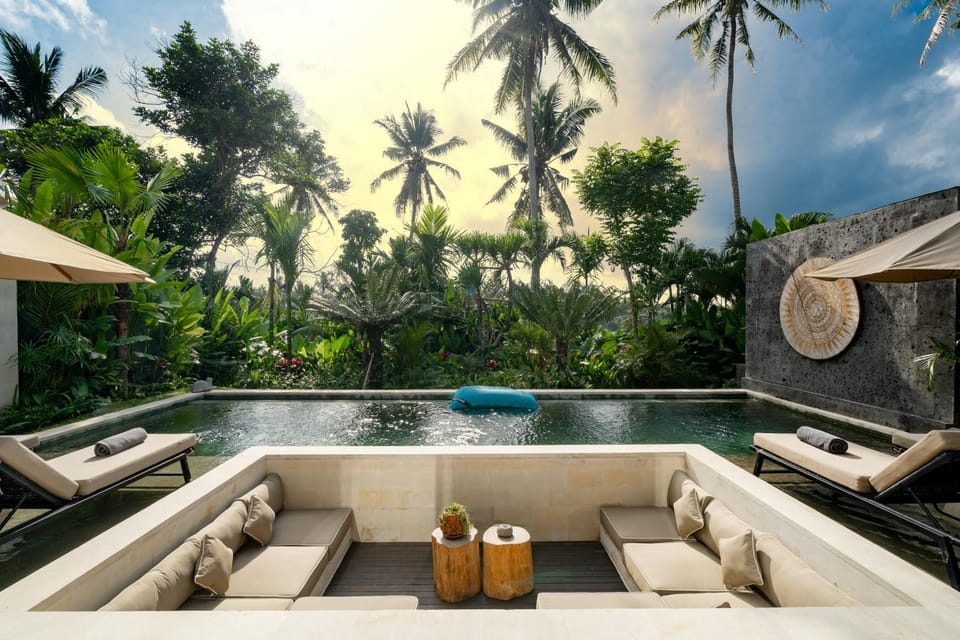 Day, Natural landscape, Pool view, Swimming pool, sunbed