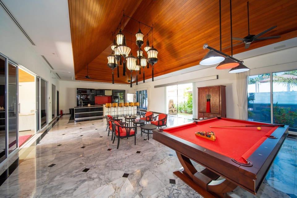 Luxurious 8bedroom villa in Bangtao Large private pool Group vacation villa Free maid and private kitchen service Extended Villa in Choeng Thale