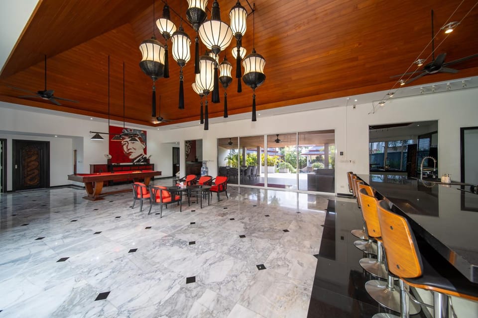 Luxurious 8bedroom villa in Bangtao Large private pool Group vacation villa Free maid and private kitchen service Extended Villa in Choeng Thale