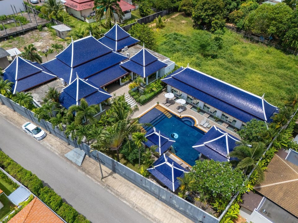Luxurious 8bedroom villa in Bangtao Large private pool Group vacation villa Free maid and private kitchen service Extended Villa in Choeng Thale