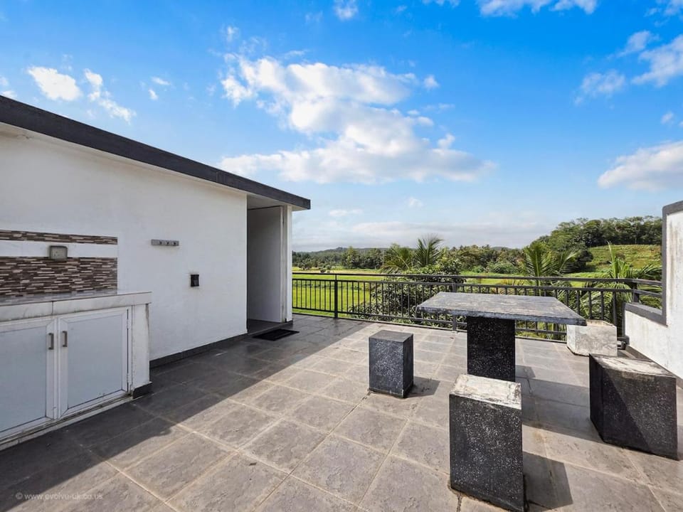 Evolve - Field View Villa in Southern Province