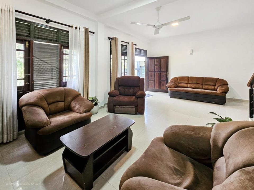 Evolve - Field View Villa in Southern Province