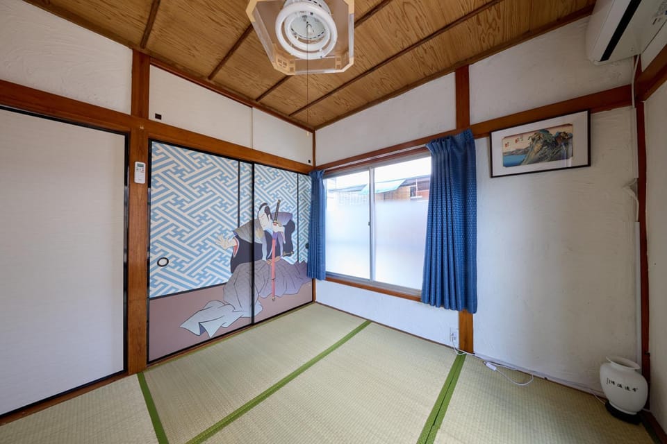 Photo of the whole room, Bedroom