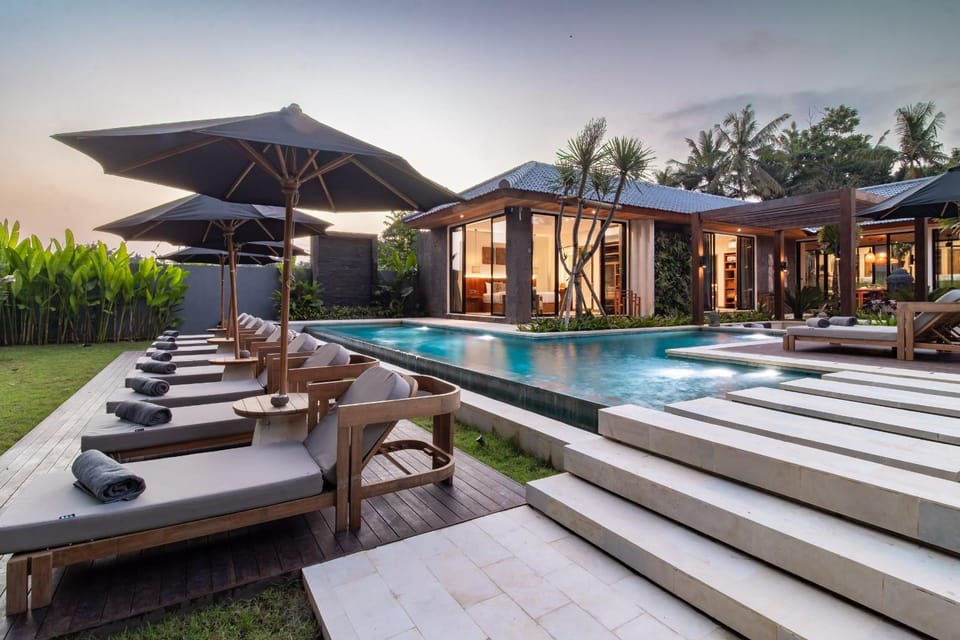 Property building, Garden, Garden view, Swimming pool, sunbed