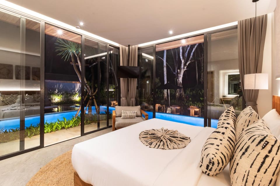 Bed, Bedroom, Pool view, Swimming pool