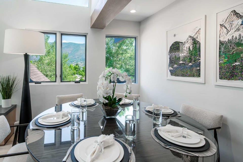 Ski-in Ski-Out 3BR w Central AC, Views, Pool & Hot Tub House in Aspen