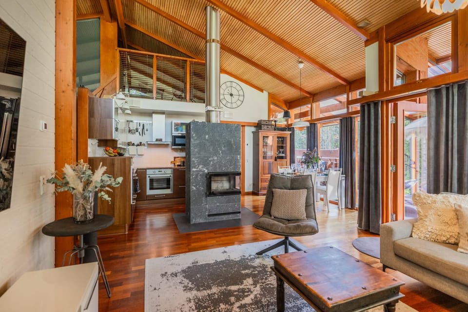 Kitchen or kitchenette, Living room, Seating area