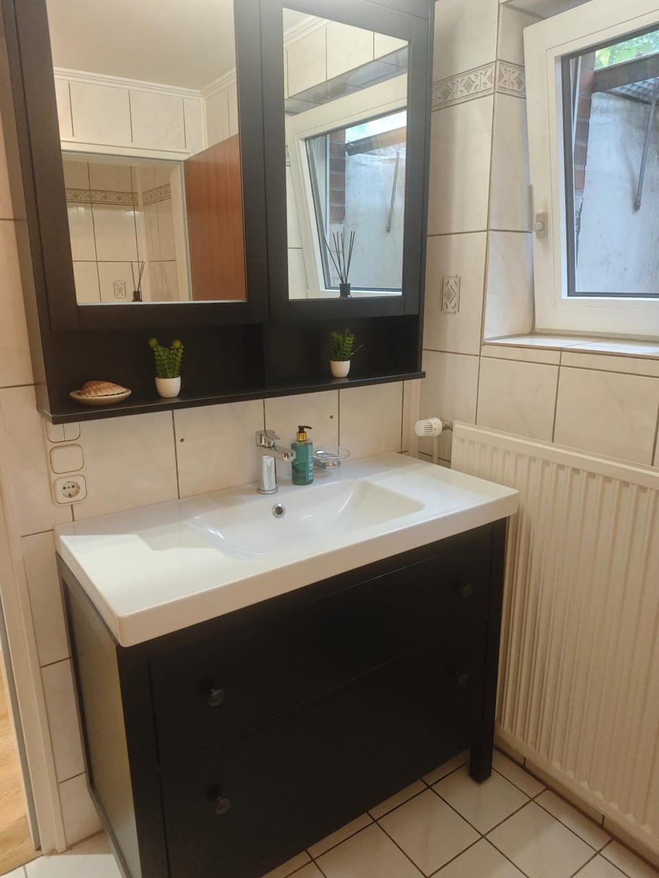 Ruhige FeWo Soutterainwohnung im Grünen Apartment in Hamburg
