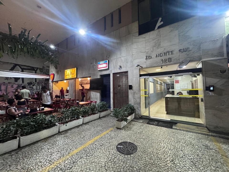 Apartamento a Passos do Metrô da Glória! Silêncio e Portaria 24h Apartment in Santa Teresa