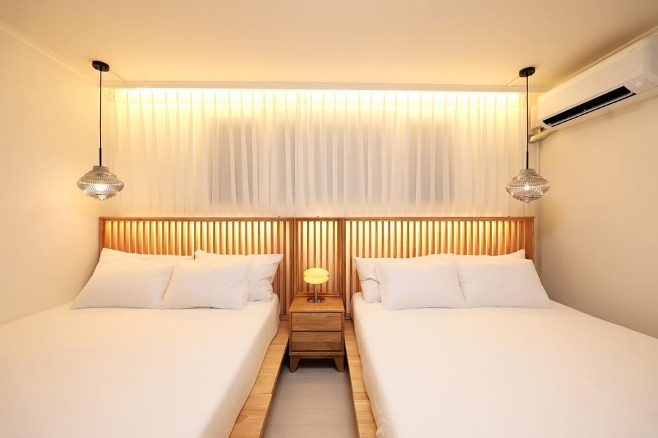 Bed, Bedroom, air conditioner
