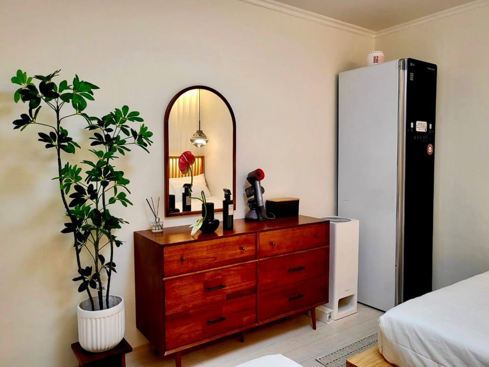 Bedroom, wardrobe