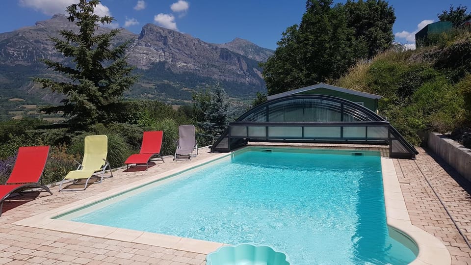 Swimming pool, Swimming pool