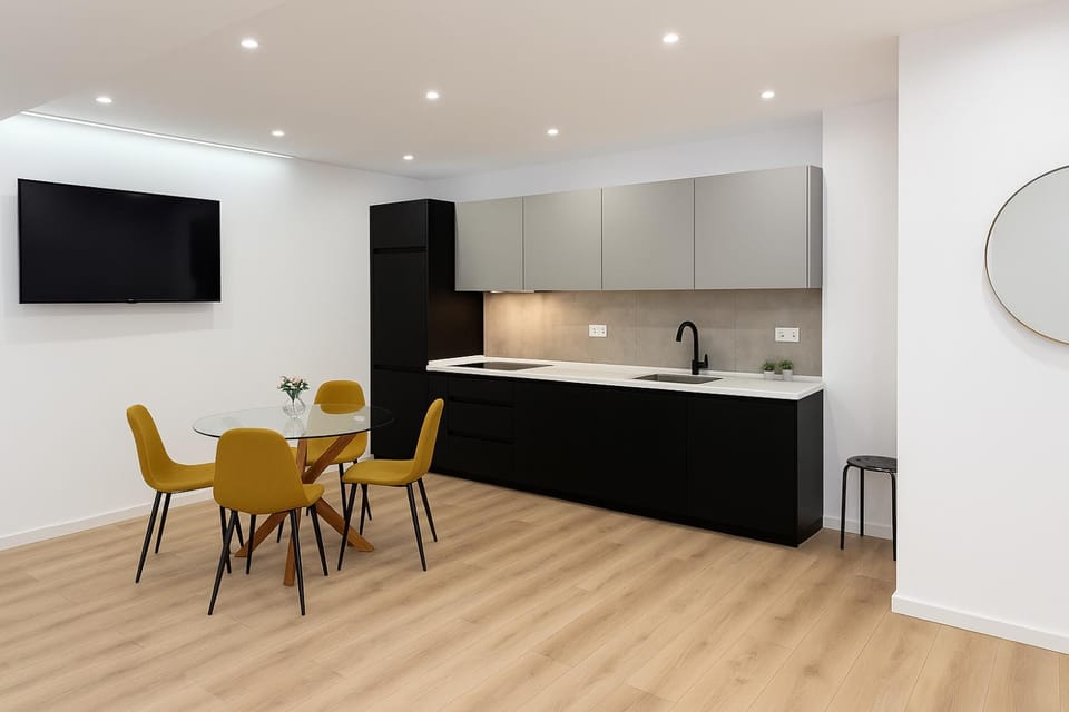 TV and multimedia, Coffee/tea facilities, Kitchen or kitchenette, Dining area, stove