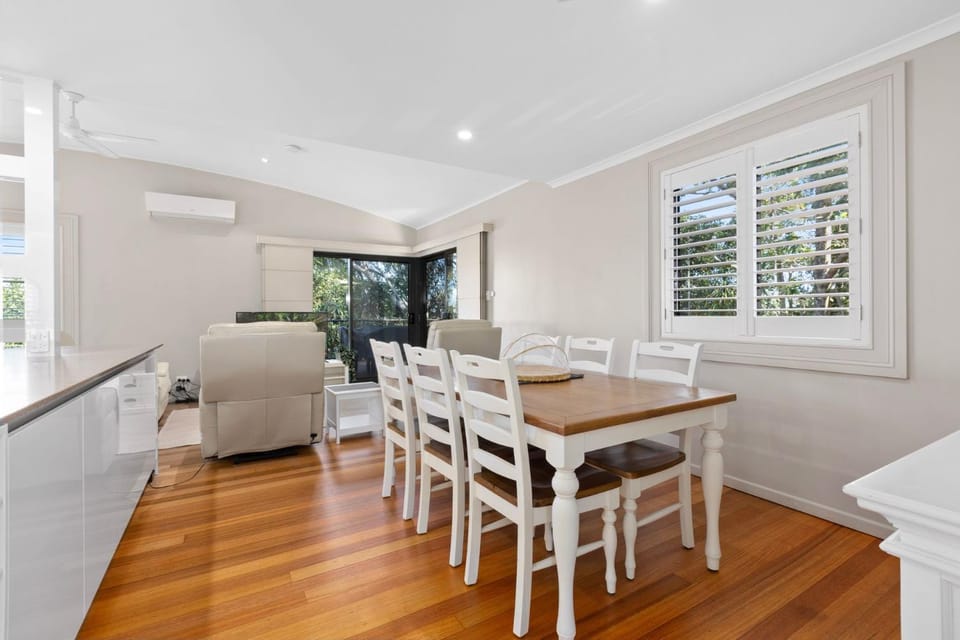 21 Cooloola Drive - Rainbow Beach. Aircon. Wifi House in Rainbow Beach
