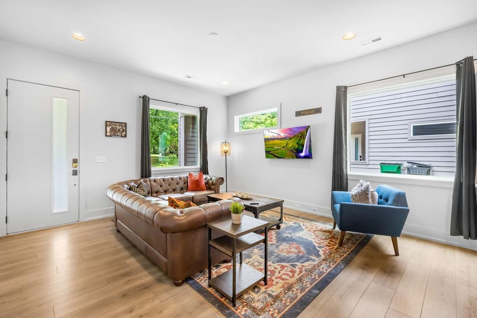 Modern new 4BR Home near NoDa & Downtown House in Charlotte