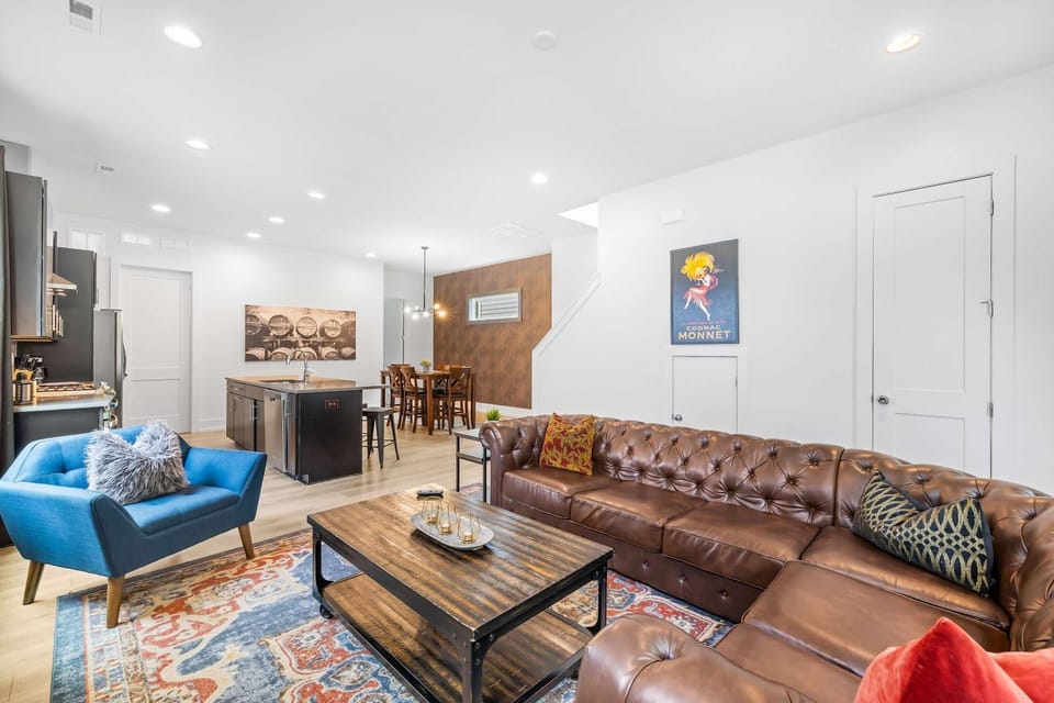 Modern new 4BR Home near NoDa & Downtown House in Charlotte