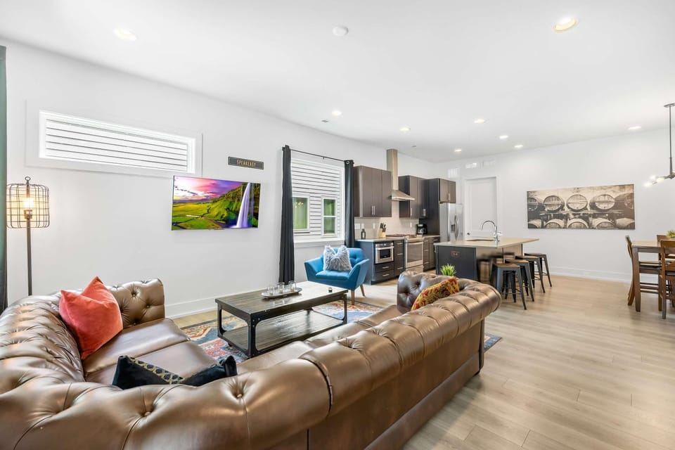 Modern new 4BR Home near NoDa & Downtown House in Charlotte