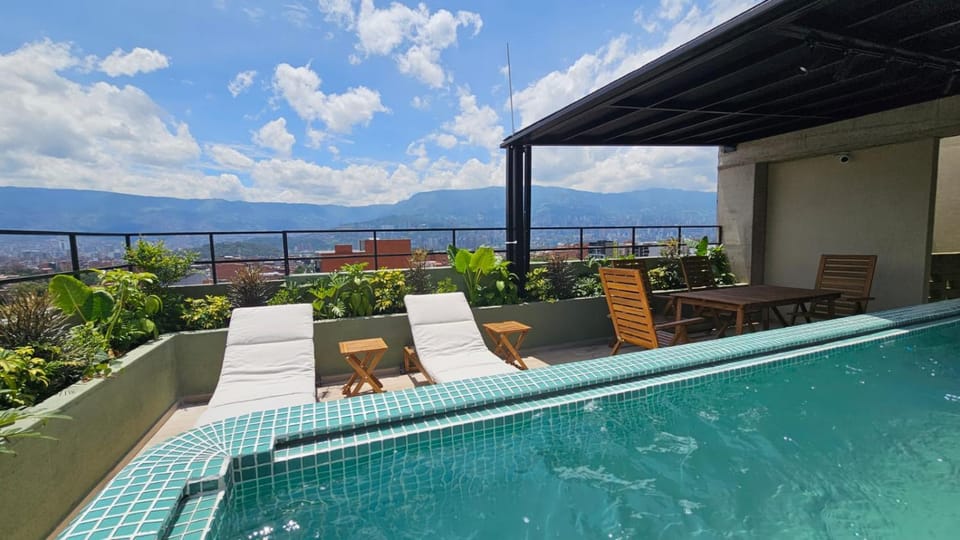 Hot Tub, Swimming pool