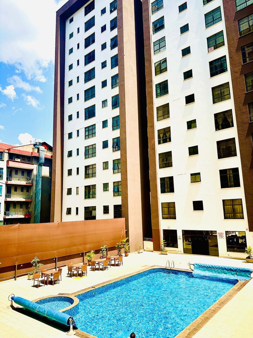 Property building, Balcony/Terrace, Pool view, Swimming pool, Swimming pool