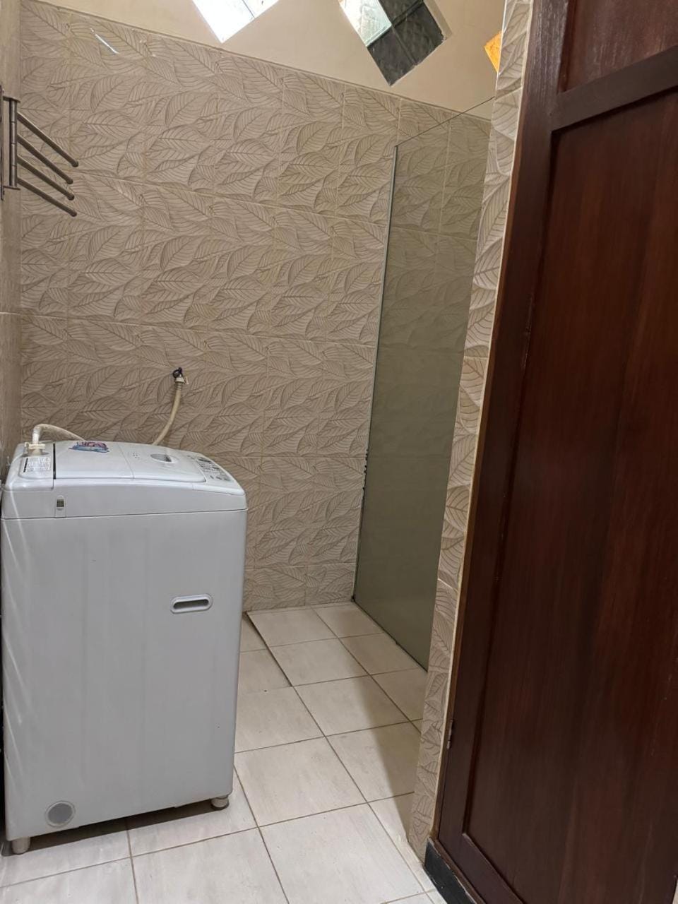Bathroom, washing machine