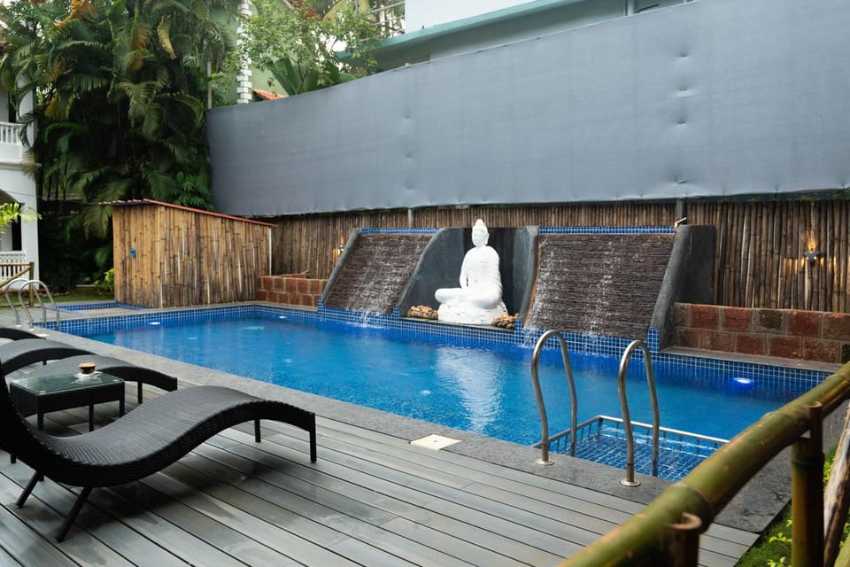 Pool view, Swimming pool, sunbed